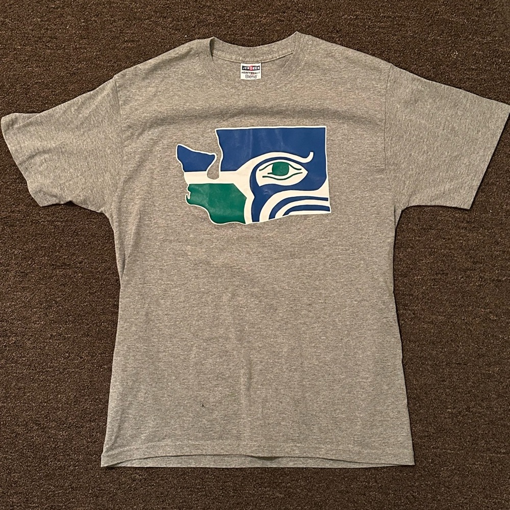 Retro Seattle Seahawks Logo T shrit Mediun